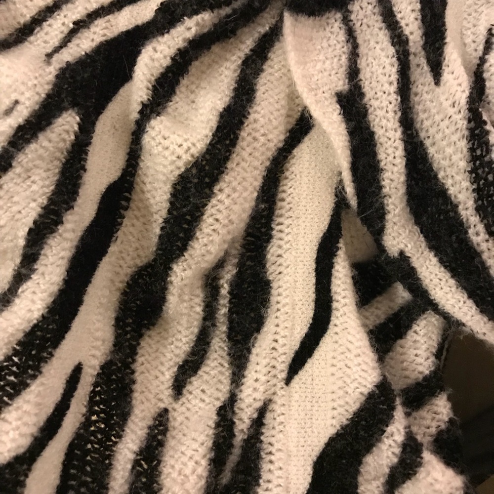 Zebra Scarf - Picture 6 of 6
