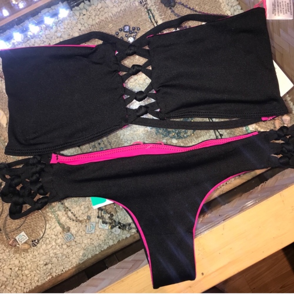 NWT 💗💗💗🖤 MG REVERSE BLACK PINK SER
