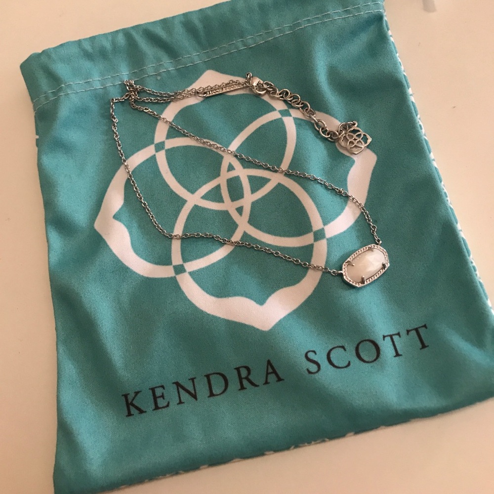 Kendra Scott Necklace 🍁