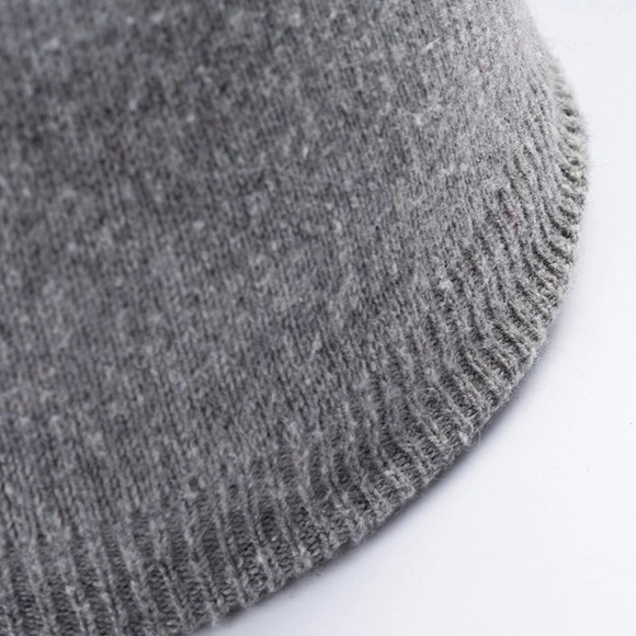 ✨Gray Cashmere Beanie With Fur Pom Pom Detail✨ - Picture 3 of 5
