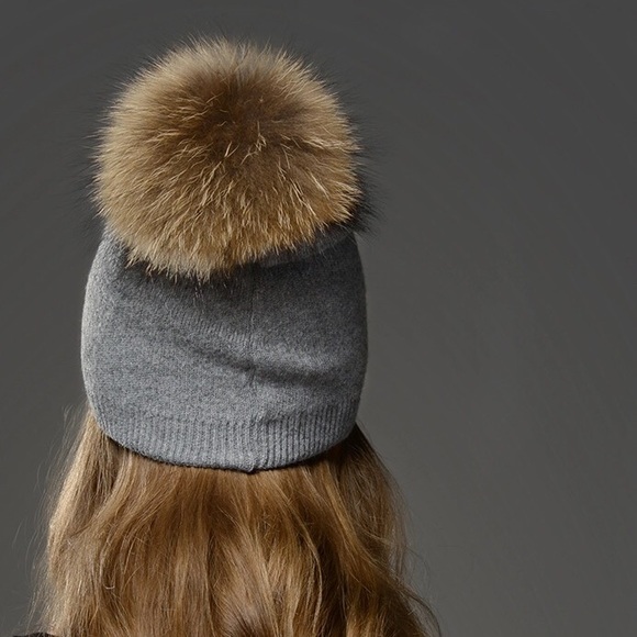 ✨Gray Cashmere Beanie With Fur Pom Pom Detail✨ - Picture 5 of 5