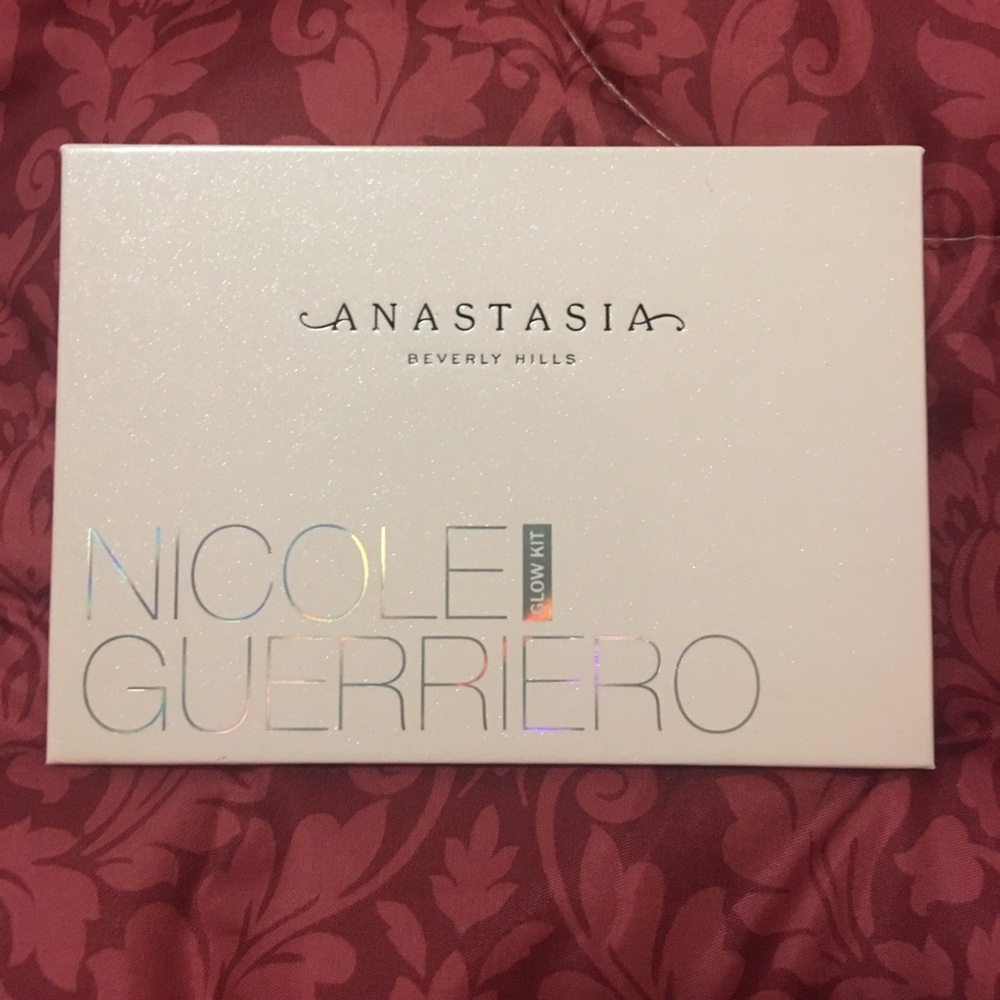 Anastasia Beverly Hills Nicole Guerriero Glow Kit
