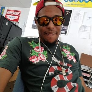 Meet your Posher, Adriel