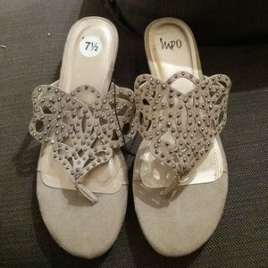 Beige flat sandles with metallic embellishments