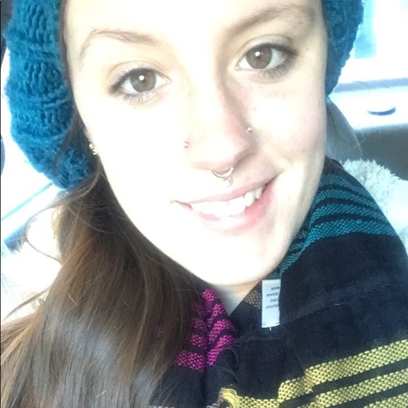 Meet your Posher, Erin - Picture 2 of 4