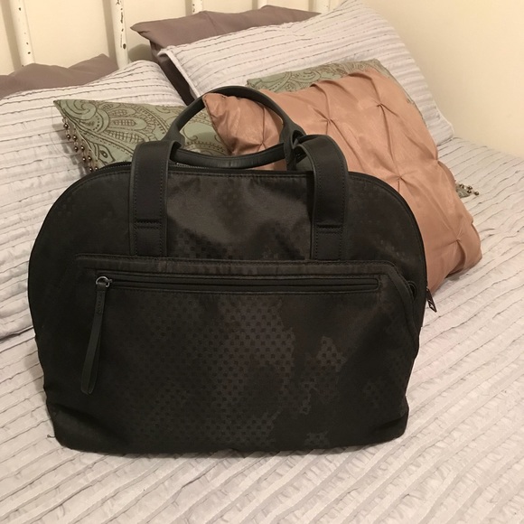 lululemon athletica Handbags - Lululemon Yin Time Bag Black Camo