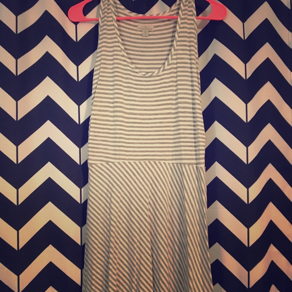 🍍Size M Grey Striped Sleeveless Dress