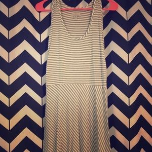 🍍Size M Grey Striped Sleeveless Dress