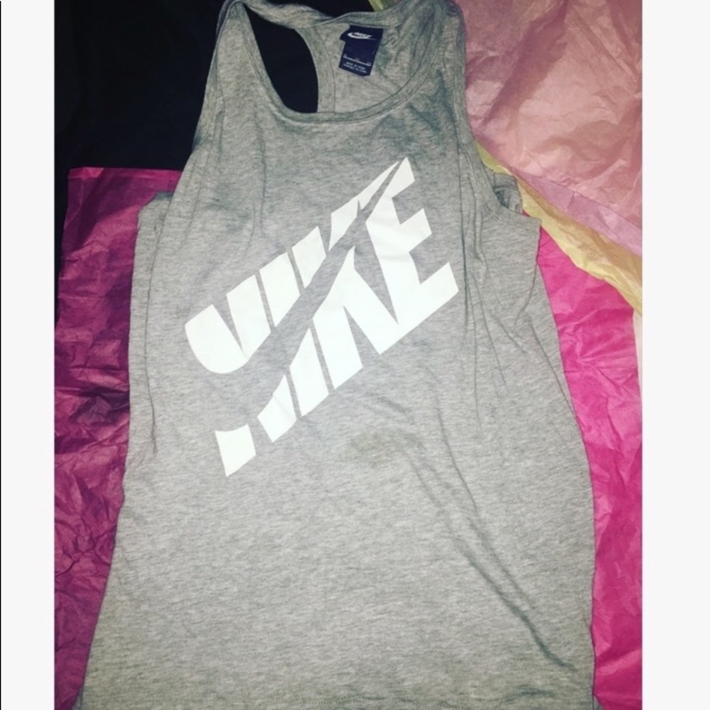 Used. NIKE tank top