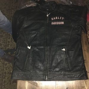 Men’s medium Harley Davidson jacket!
