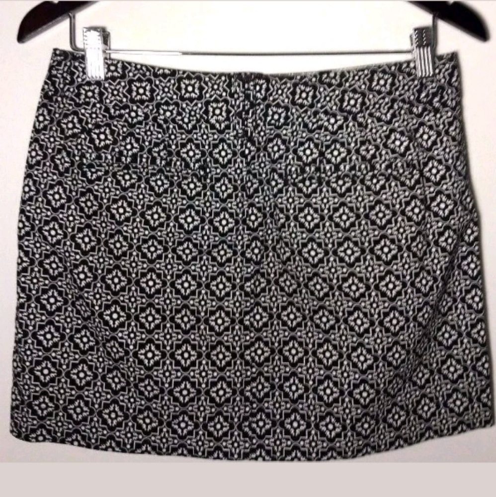 Old Navy Skirt Mini Skirt Black White Print - Picture 3 of 8