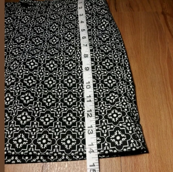 Old Navy Skirt Mini Skirt Black White Print - Picture 6 of 8