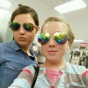 Meet your Posher, Macey