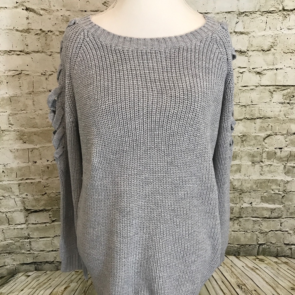 NEW!💕Long Criss Cross Accent Sleeve Sweater🎊🛍 - Picture 6 of 8