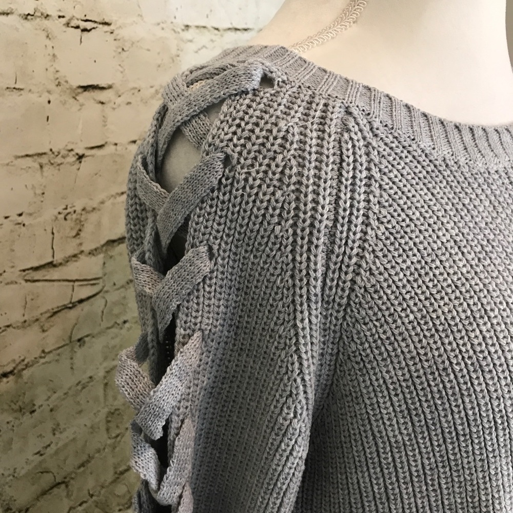 NEW!💕Long Criss Cross Accent Sleeve Sweater🎊🛍 - Picture 3 of 8