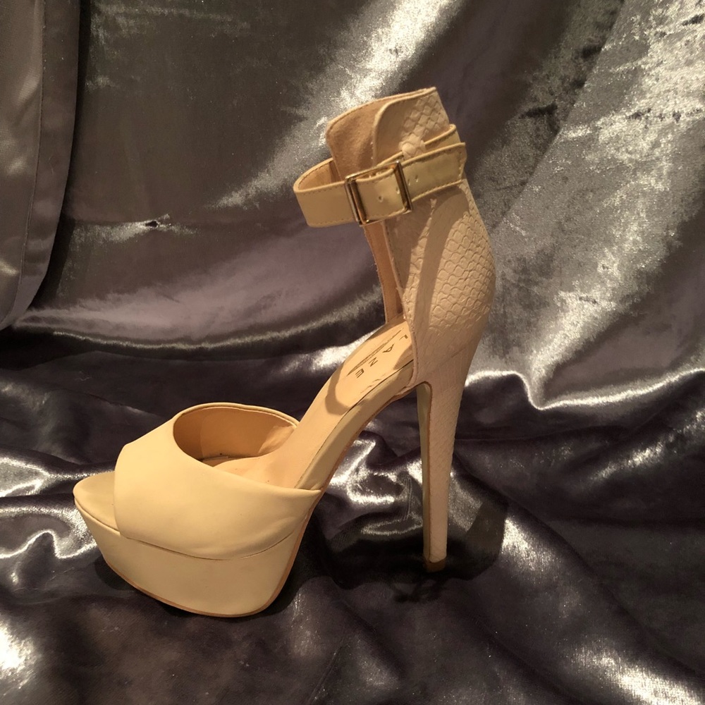 Platform nude open toe