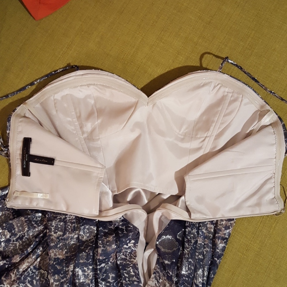 Fabulous Strapless BCBG Max Azria Dress 4P - Picture 4 of 8