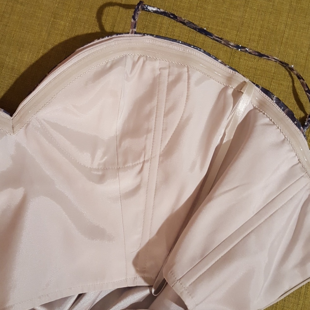 Fabulous Strapless BCBG Max Azria Dress 4P - Picture 6 of 8