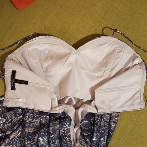 Fabulous Strapless BCBG Max Azria Dress 4P - Picture 4 of 8