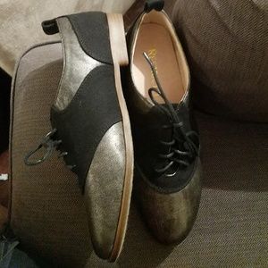 New oxfords size 7.5 black and metallic