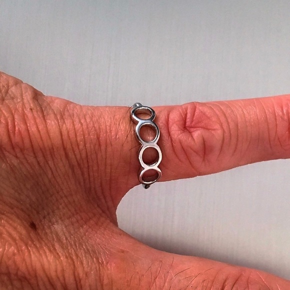 Sterling Silver Four Small Open Circle Ring, Eternity Circles, Circle of Life - Picture 4 of 5