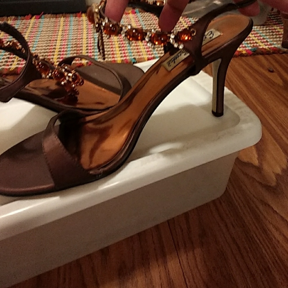 Womans jeweled dress shoe