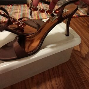 Womans jeweled dress shoe