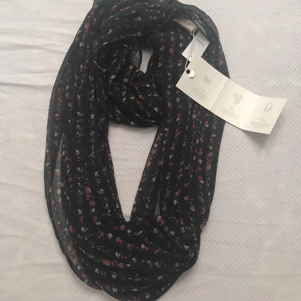 Ann Taylor LOFT The Infinity Scarf black floral - Picture 3 of 8