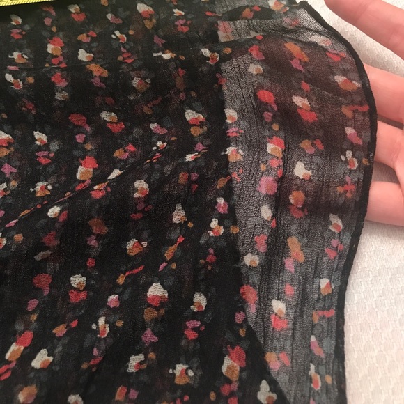 Ann Taylor LOFT The Infinity Scarf black floral - Picture 6 of 8