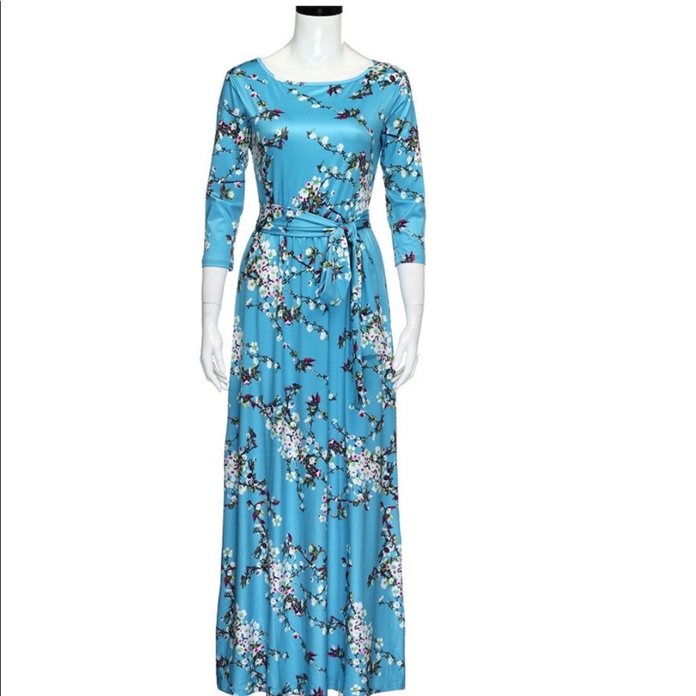 ❤️NEW💕floral maxi in blue - Picture 1 of 7