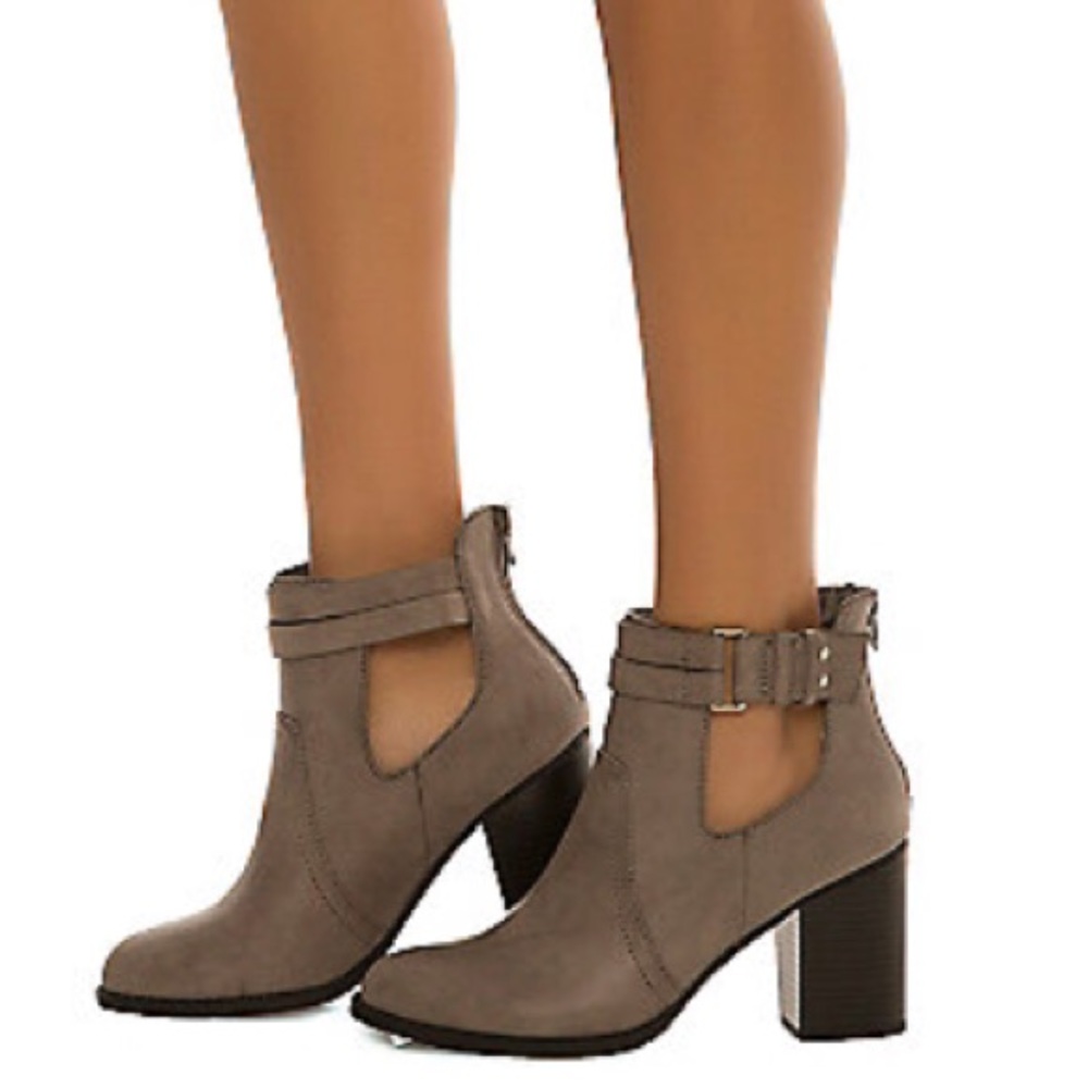 •Ankle Booties• - Picture 8 of 8