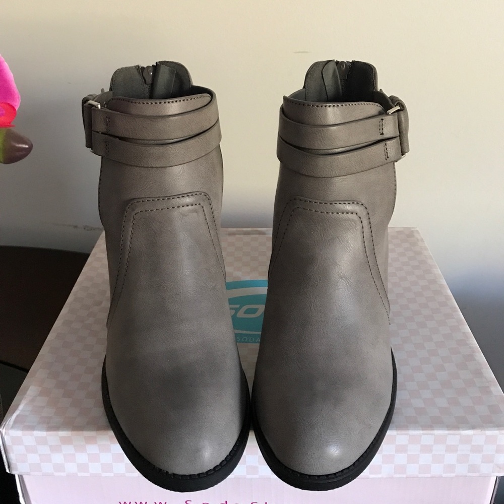 •Ankle Booties• - Picture 6 of 8