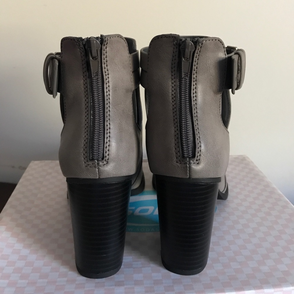 •Ankle Booties• - Picture 4 of 8