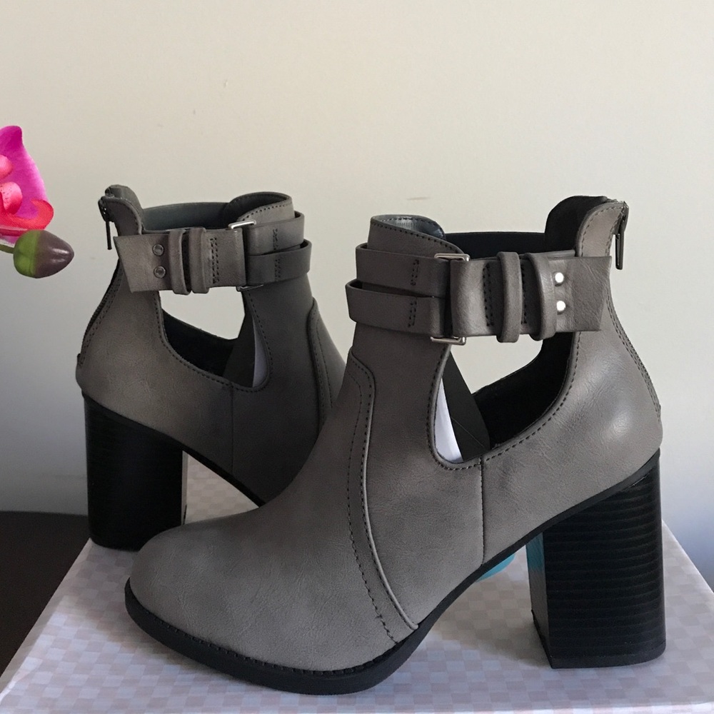 •Ankle Booties•