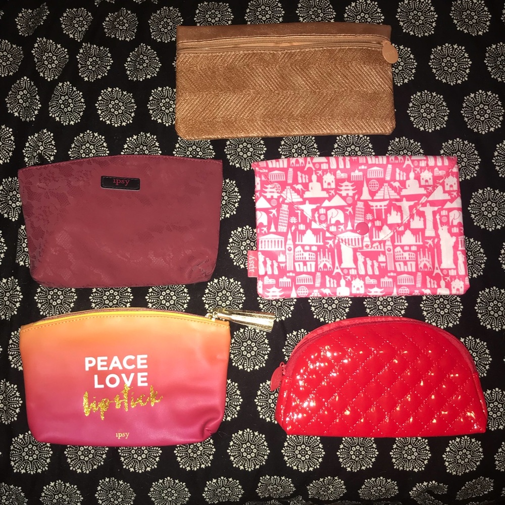 SOLD✔️Make up bag lot!