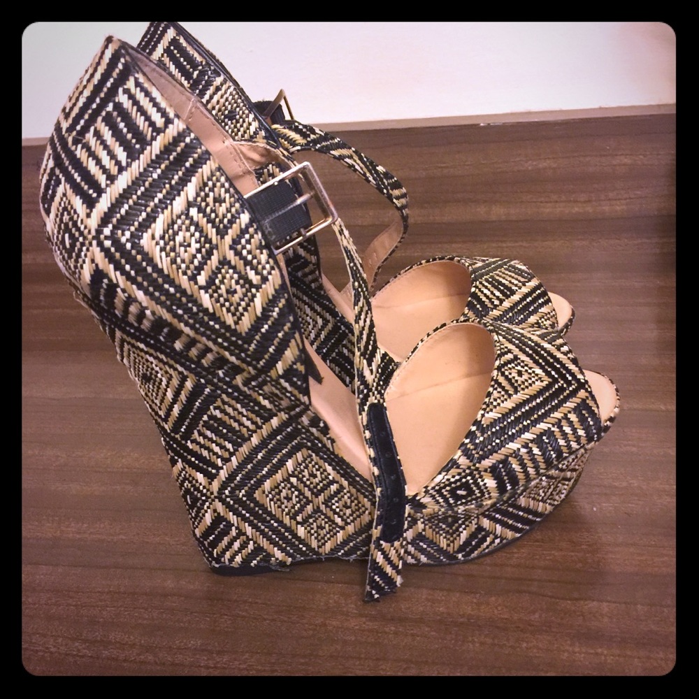 4” wedge sandal graphic pattern by Madden Girl