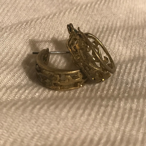 Lia Sophia earrings - Picture 3 of 3