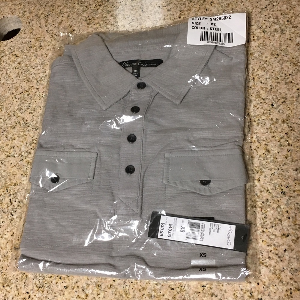 Men’s XS Kenneth Cole gray short sleeve shirt.