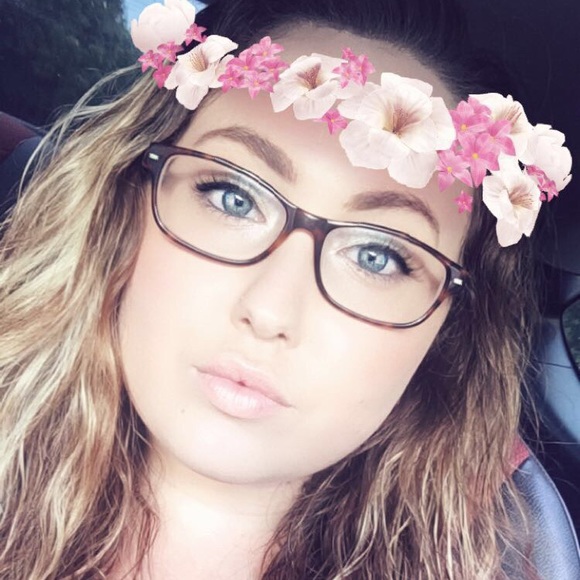 Meet your Posher, Kalena - Picture 1 of 1