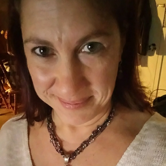 Meet your Posher, Jennifer - Picture 1 of 1