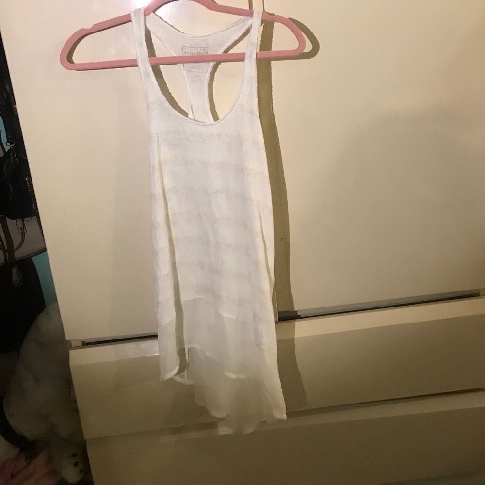 Flowey white a light yellow tan high low tank