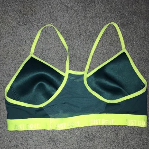 🚫SOLD 💪NIKE Sports Bra Size Medium — LIKE NEW - Picture 2 of 2