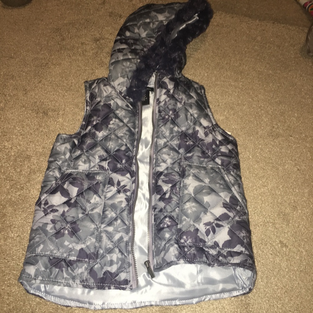 BNWT Calvin Klein vest size 4t