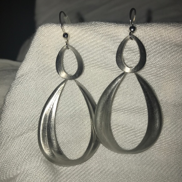 Earrings - Picture 1 of 1