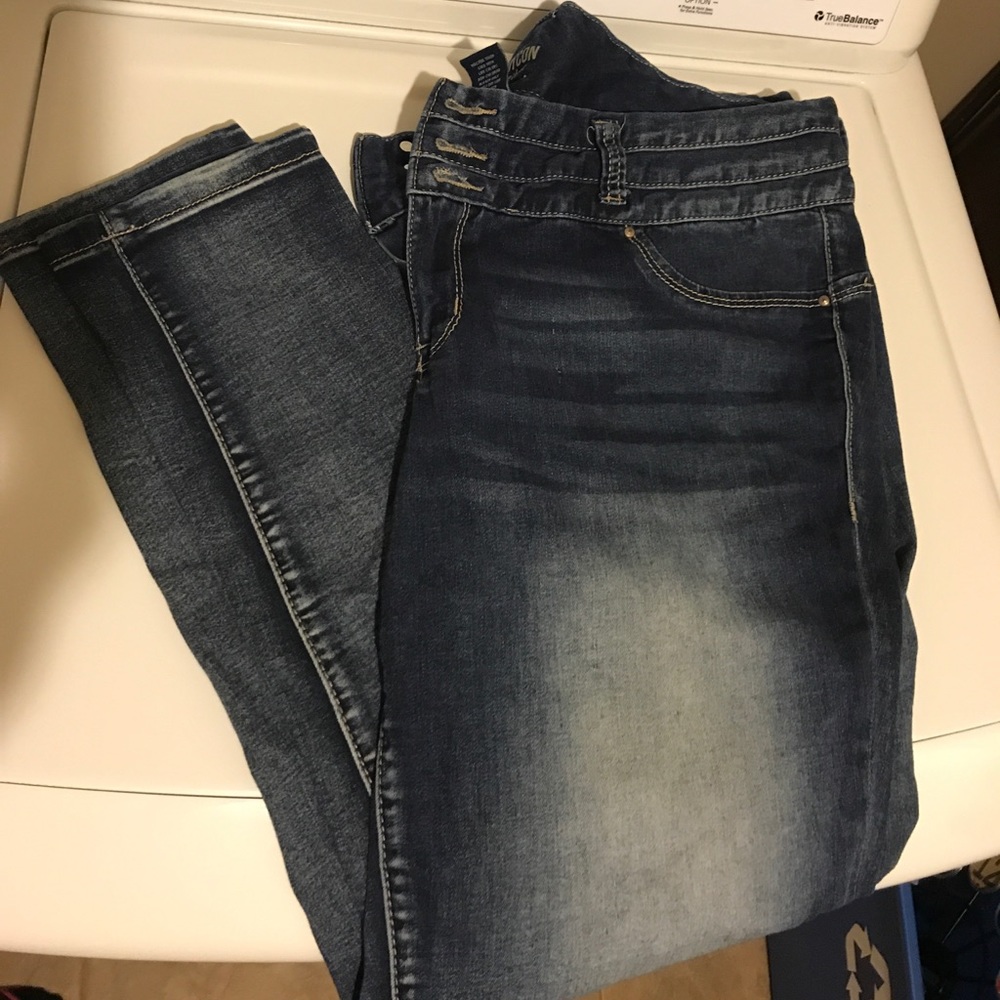 Amethyst bodycon jeans.