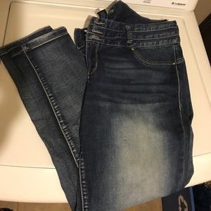 Amethyst bodycon jeans.