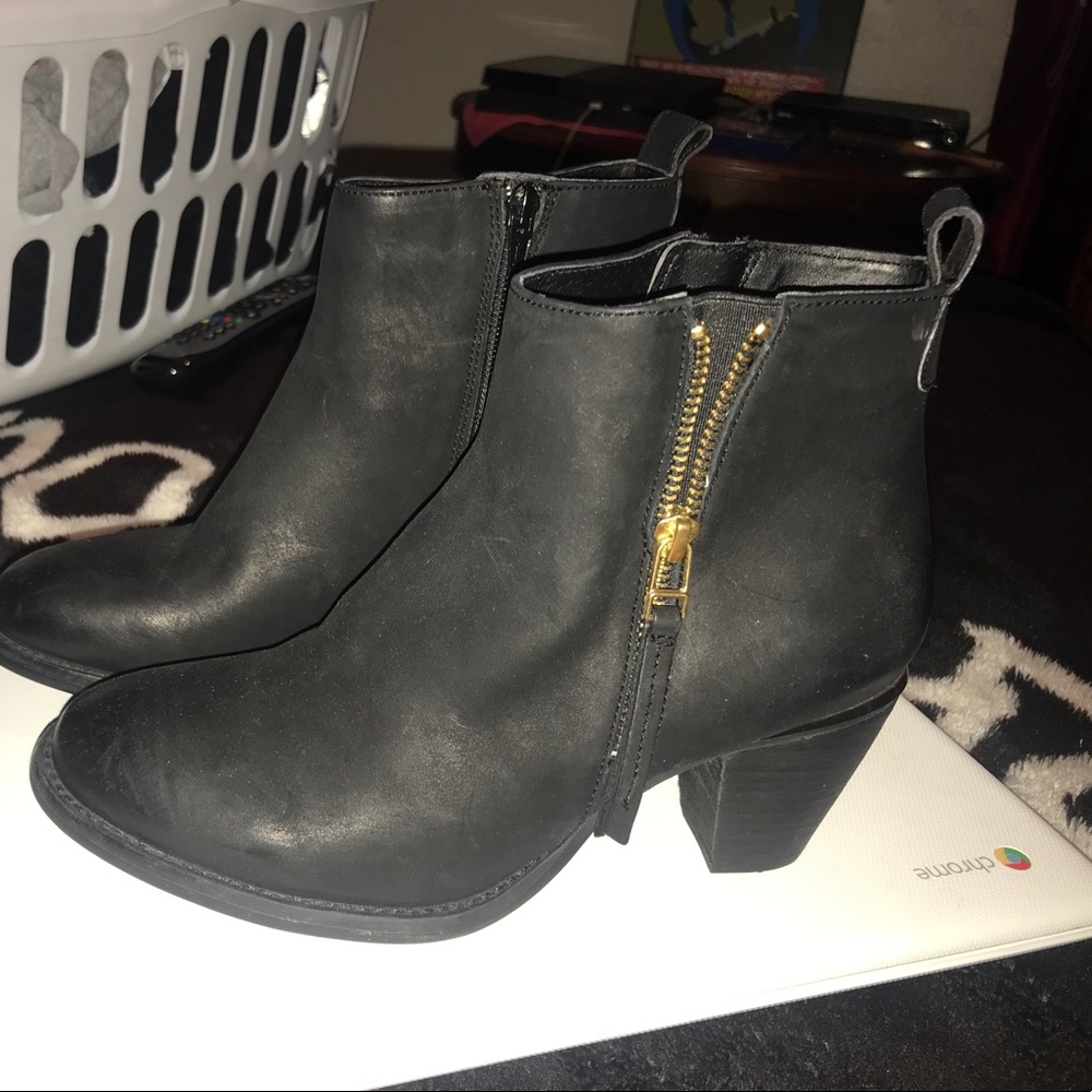 Upper leather watagh inside zipper functional