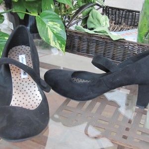 Americn Eagle black suede never used