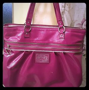 Poppy Coach authentic