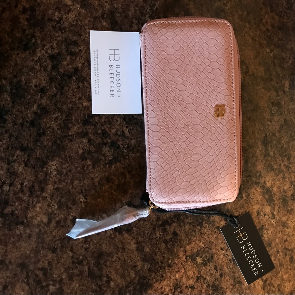 Hudson & Bleecker Zip Wallet (Rose Color)